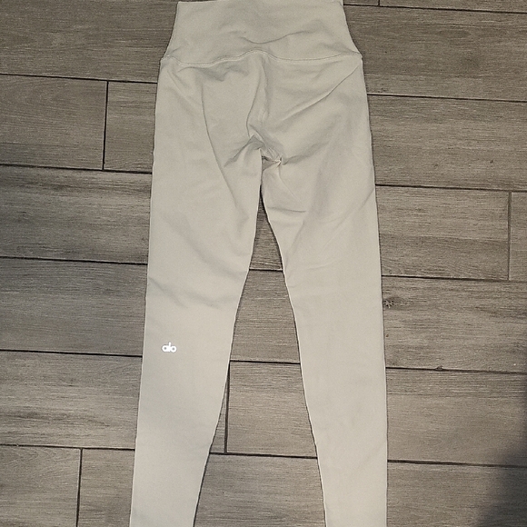 ALO Yoga High-Waisted Leggings in Off White - Picture 1 of 2